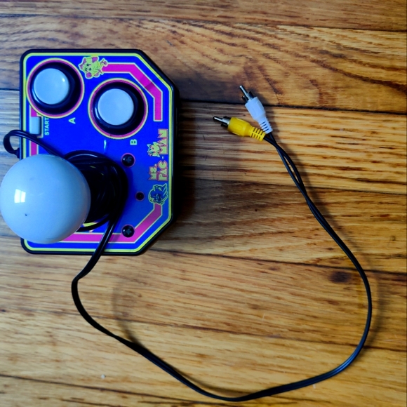 Ms Pac-Man gaming console - Picture 1 of 1
